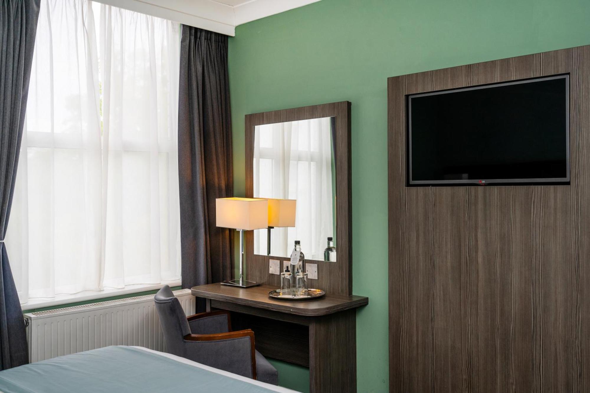 Bromley Court Hotel London Eksteriør bilde