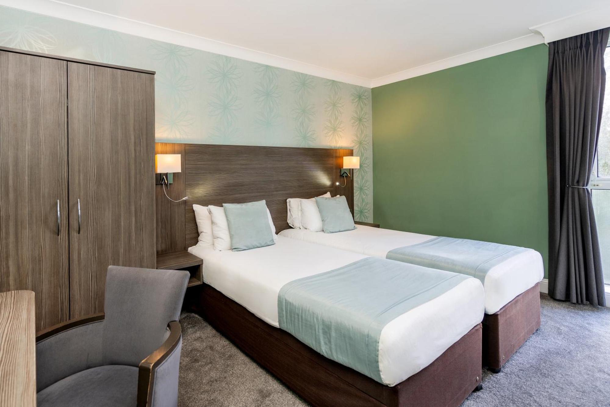 Bromley Court Hotel London Eksteriør bilde